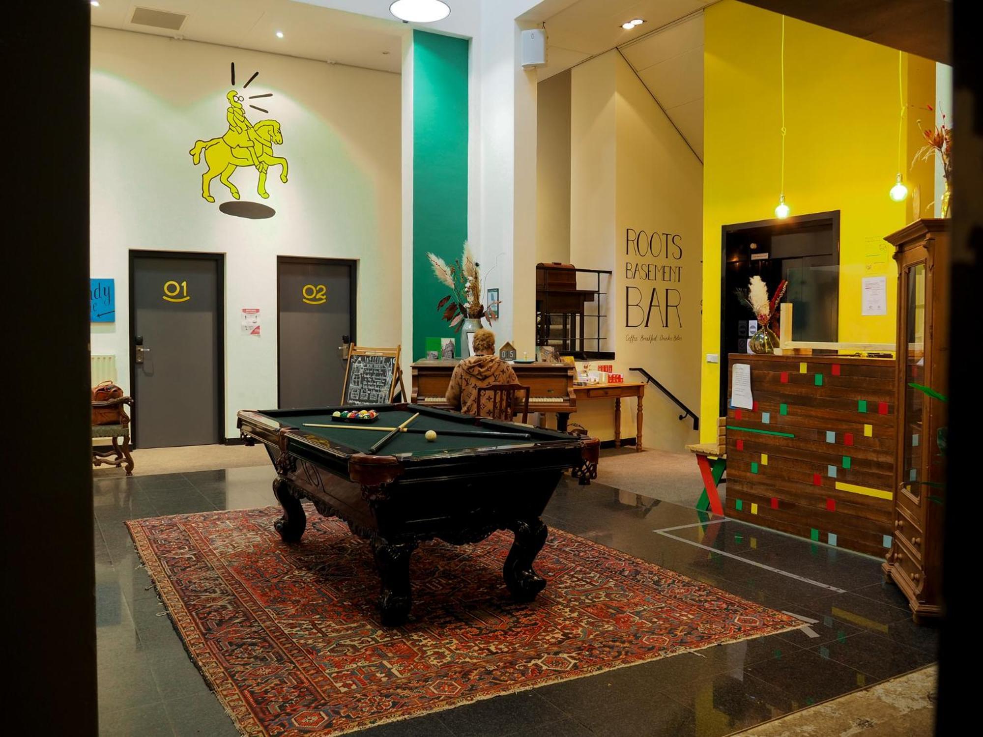 Hostel Roots Tilburg Bagian luar foto