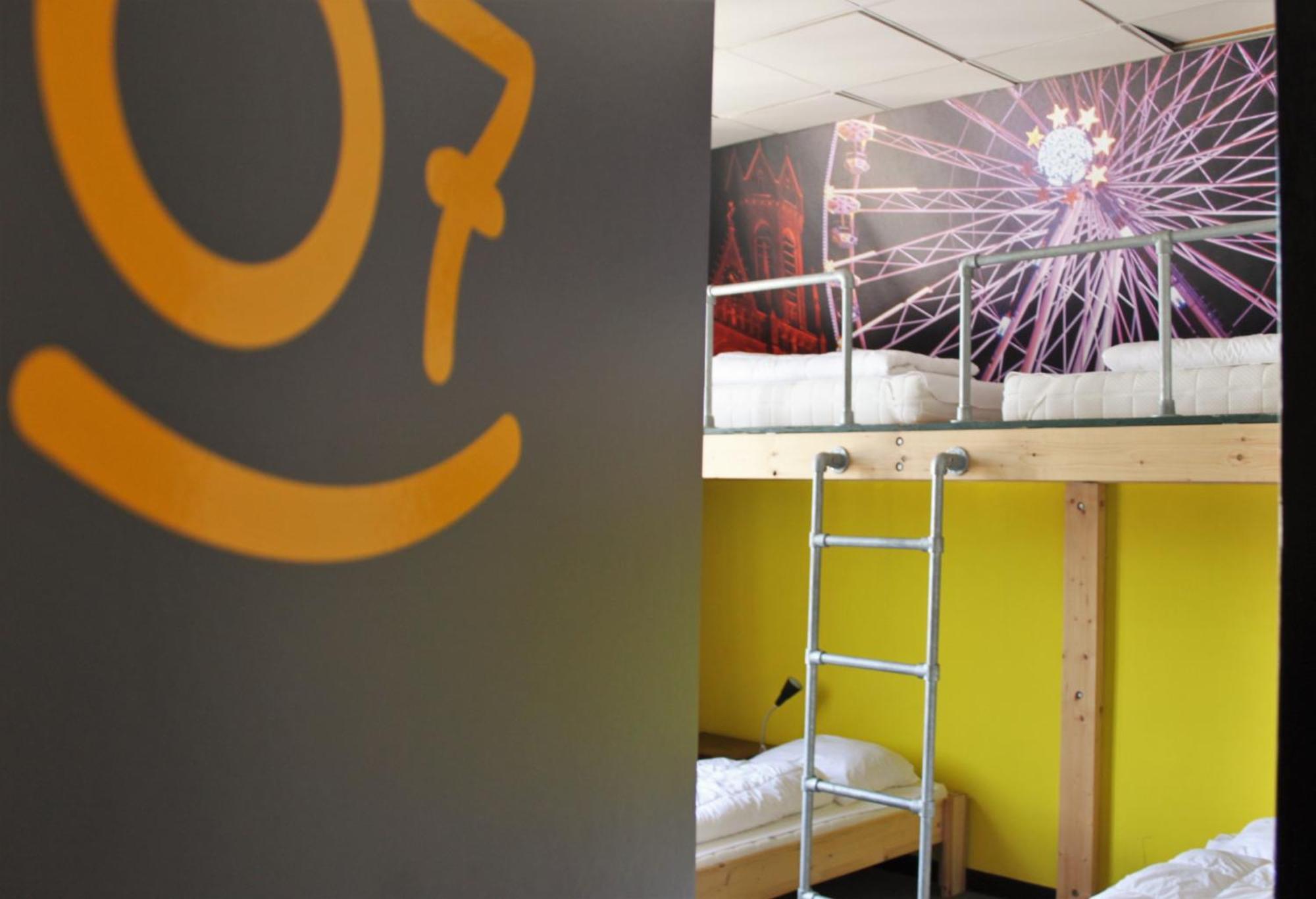 Hostel Roots Tilburg Bagian luar foto