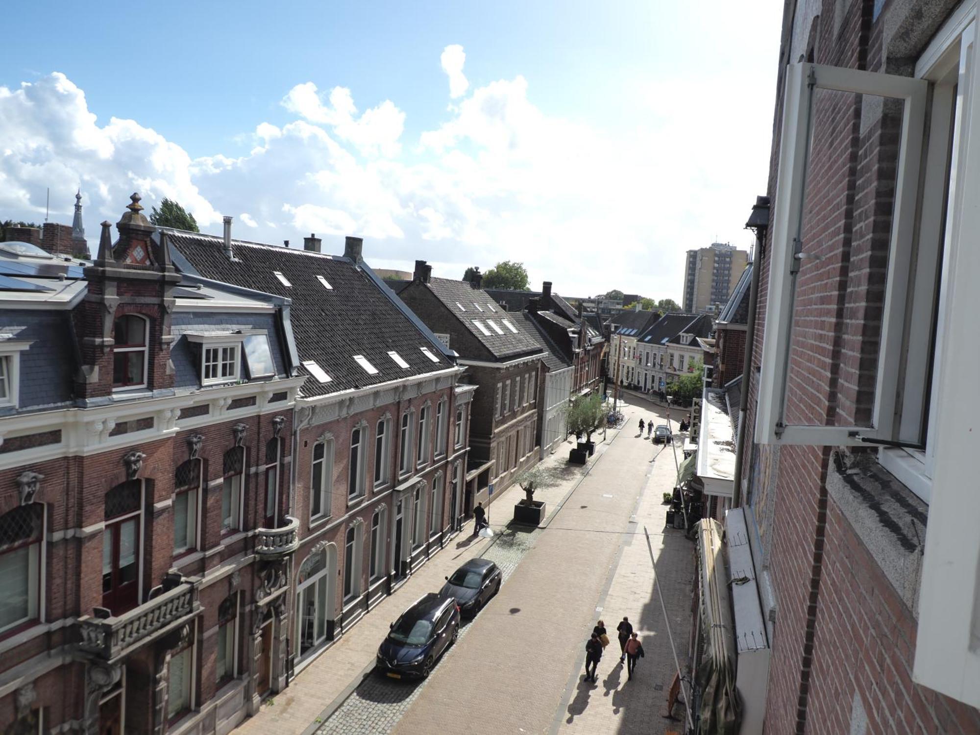 Hostel Roots Tilburg Bagian luar foto