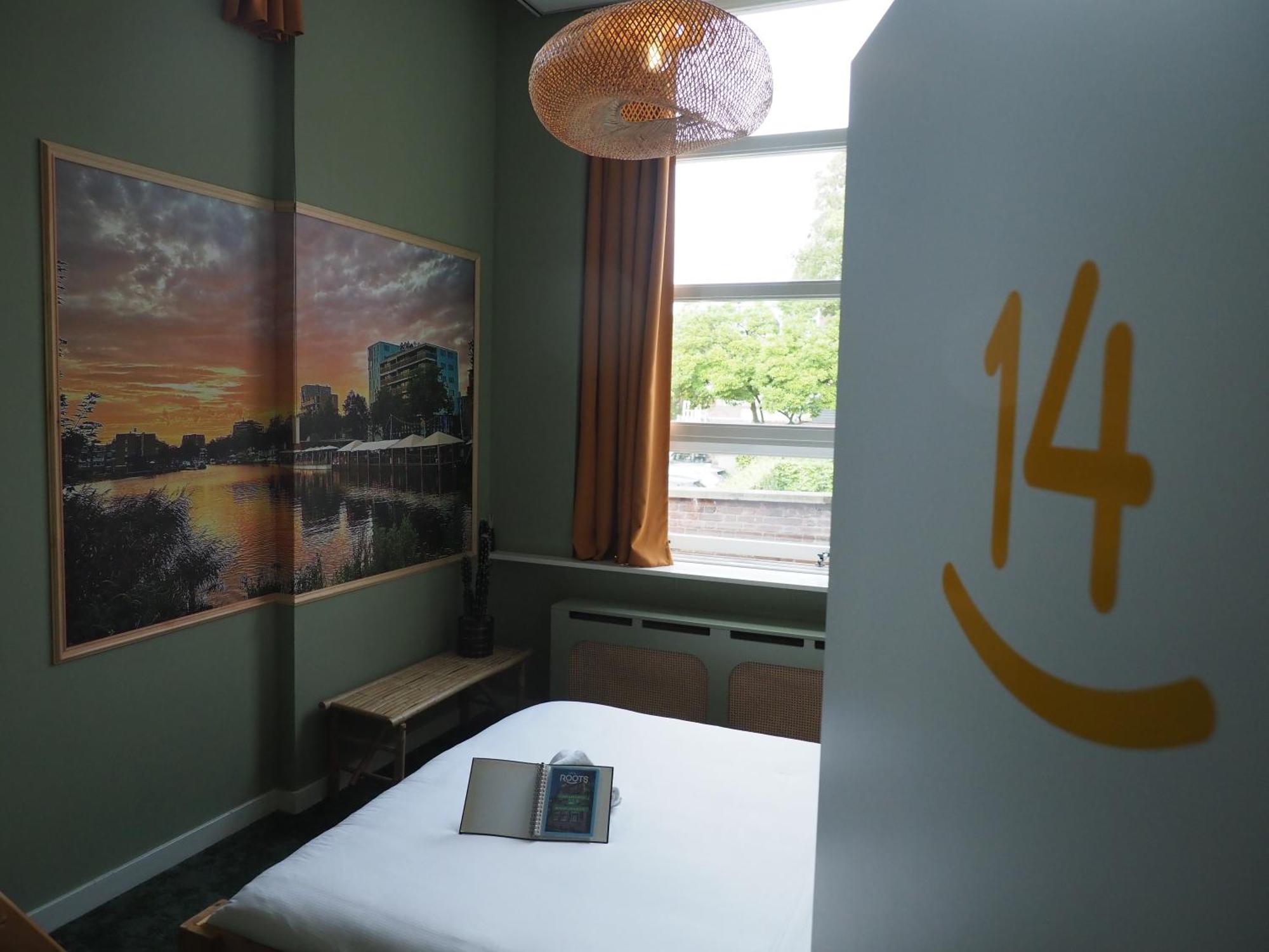 Hostel Roots Tilburg Bagian luar foto