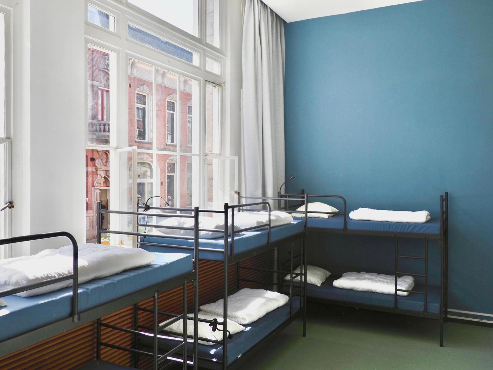 Hostel Roots Tilburg Bagian luar foto