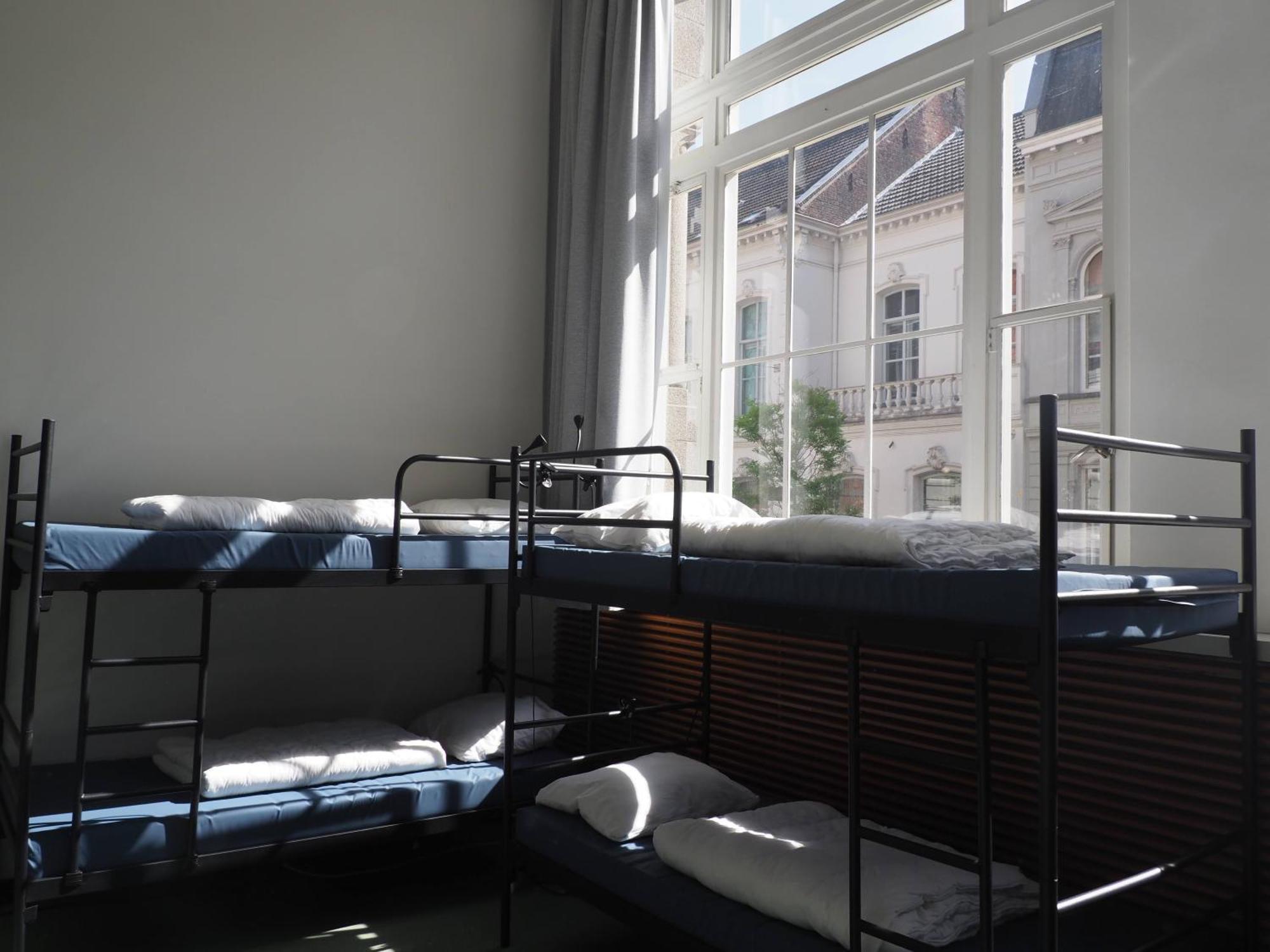 Hostel Roots Tilburg Bagian luar foto