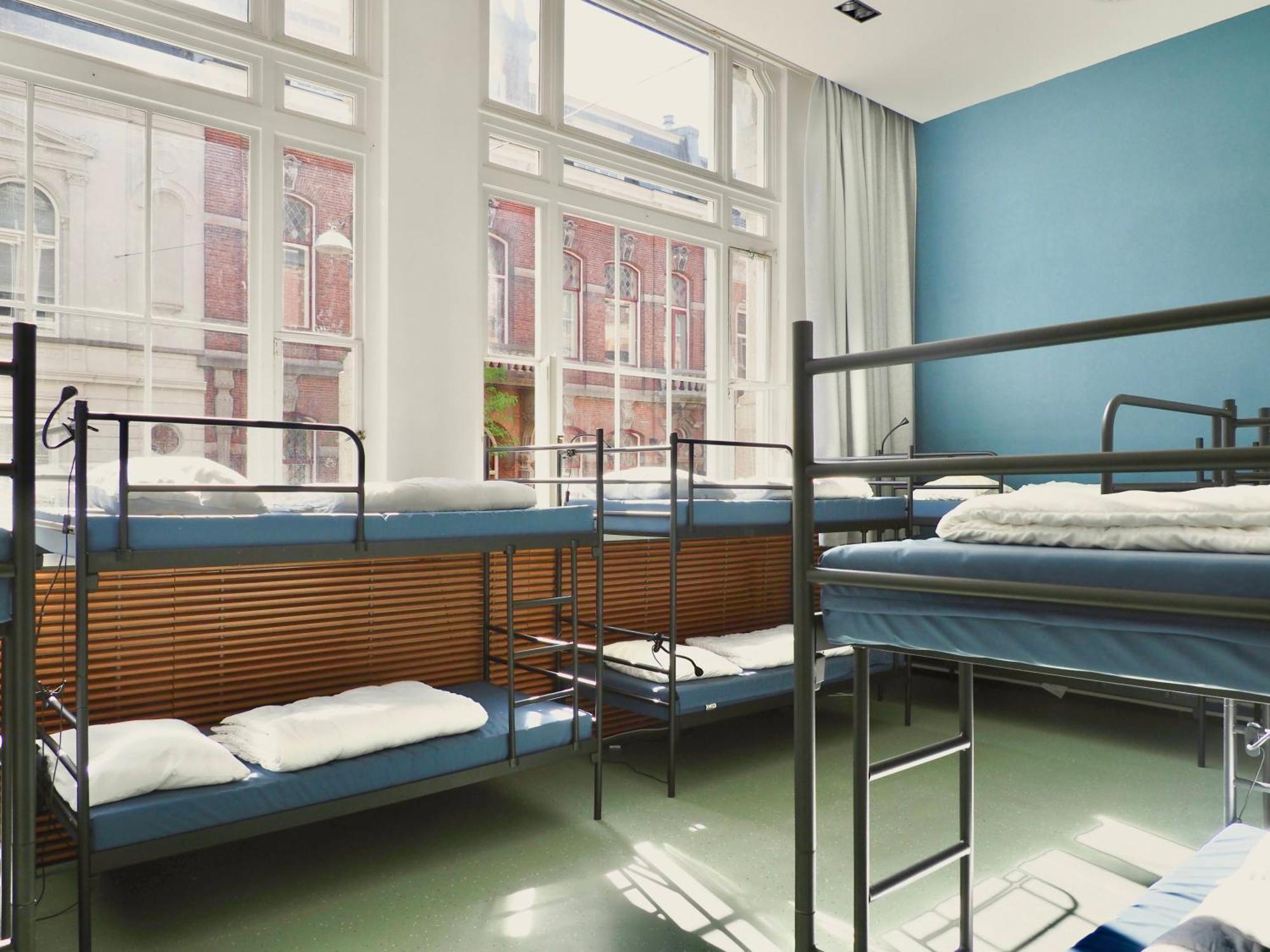 Hostel Roots Tilburg Bagian luar foto