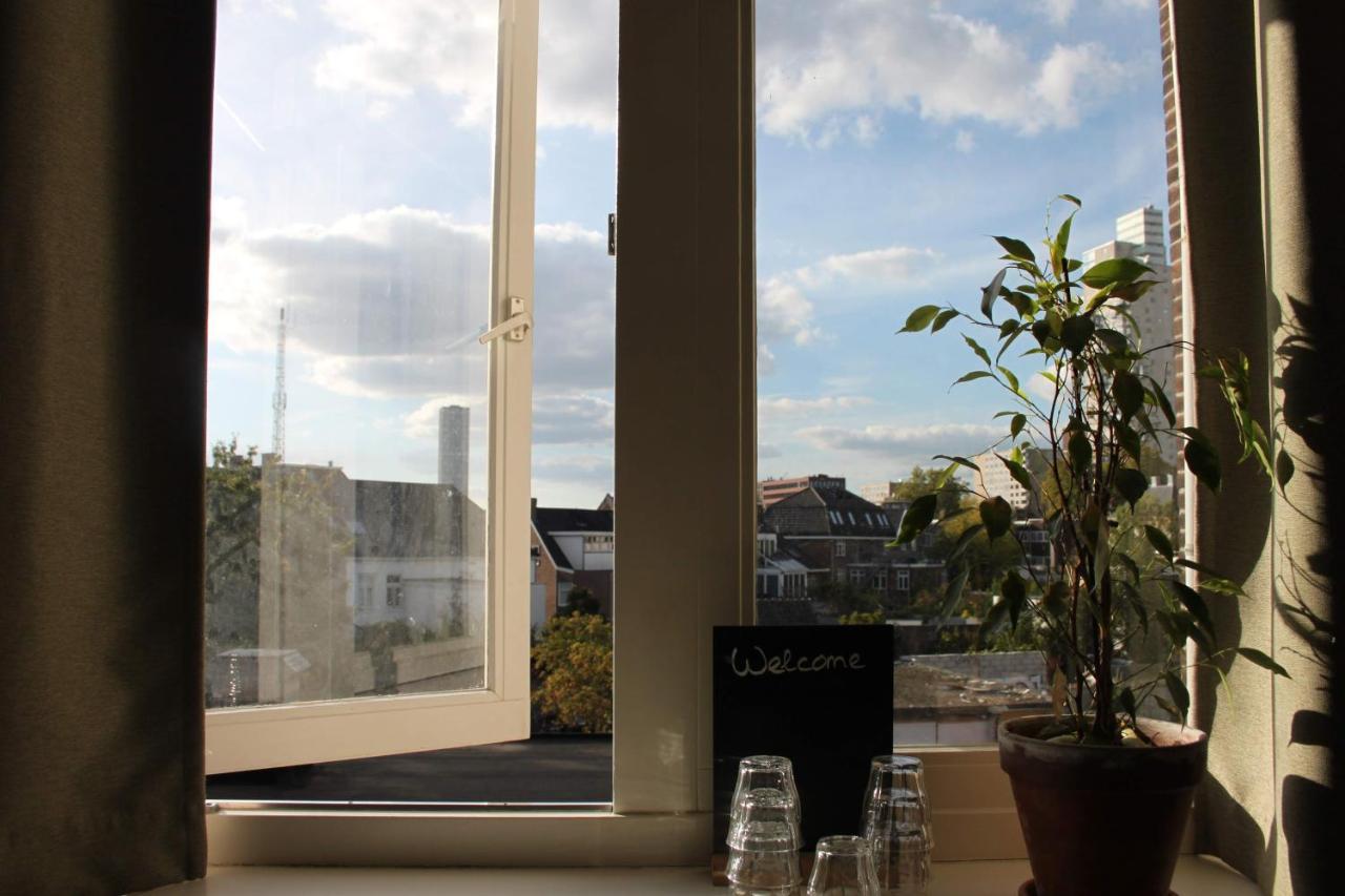 Hostel Roots Tilburg Bagian luar foto