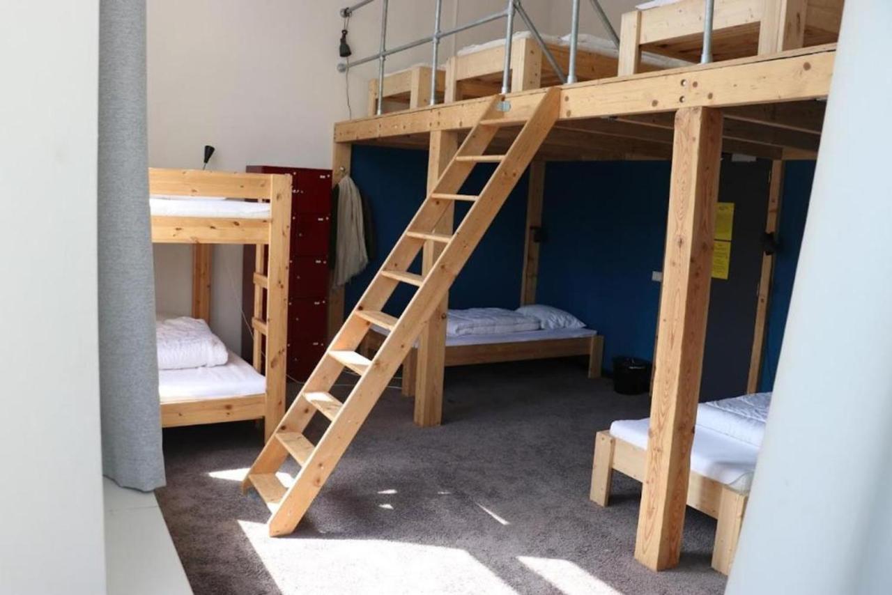 Hostel Roots Tilburg Bagian luar foto